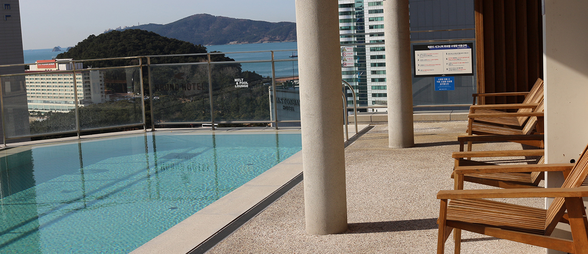 루프탑 수영장 (ROOF TOP POOL)