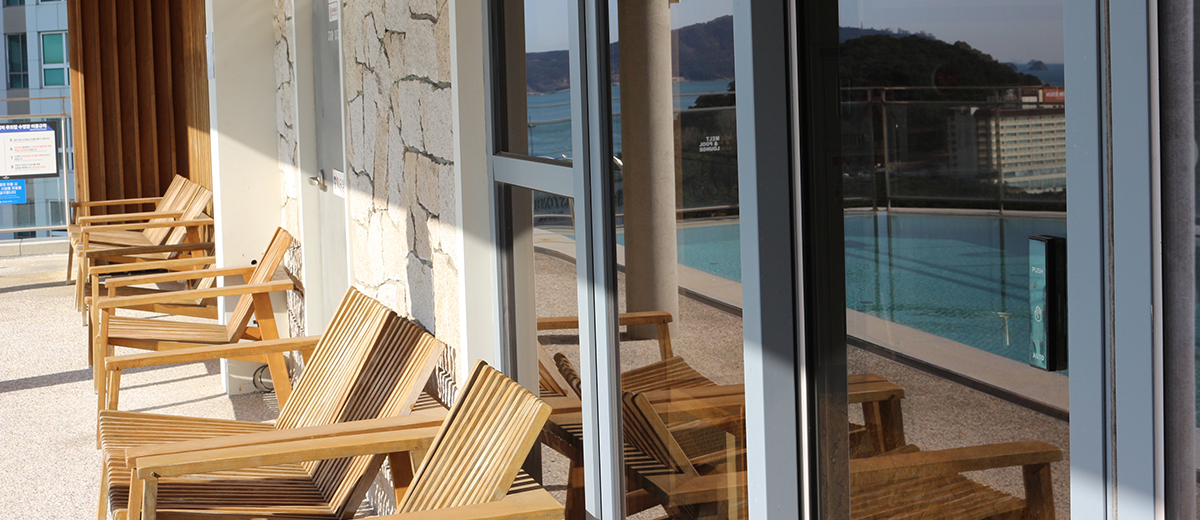 루프탑 수영장 (ROOF TOP POOL)